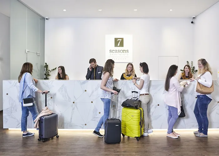 布达佩斯七季公寓酒店 4*