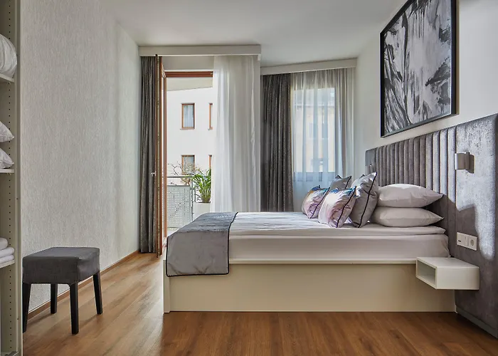 布达佩斯七季公寓酒店 4*